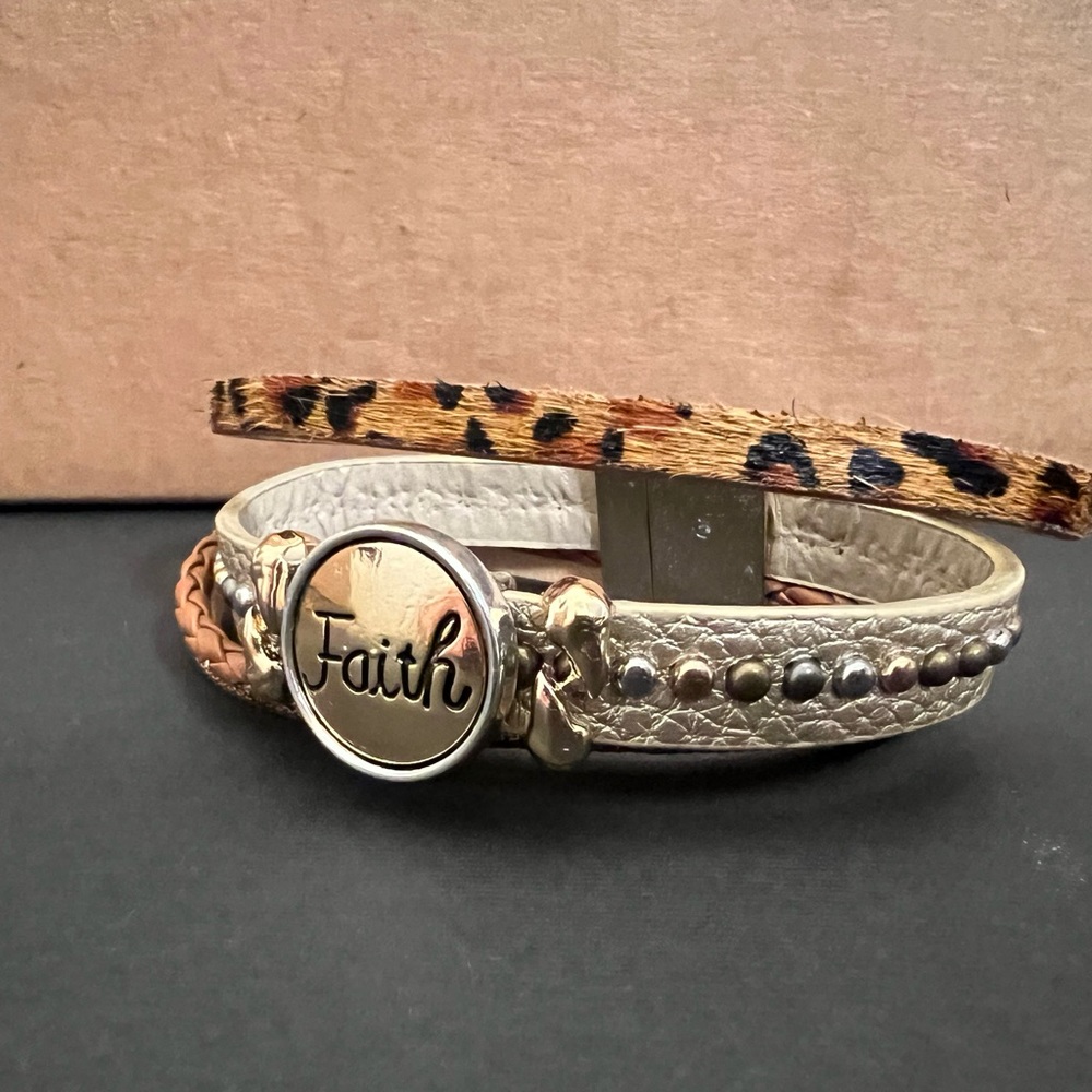 Leather, magnetic closure bracelet